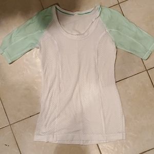 Lululemon tshirt